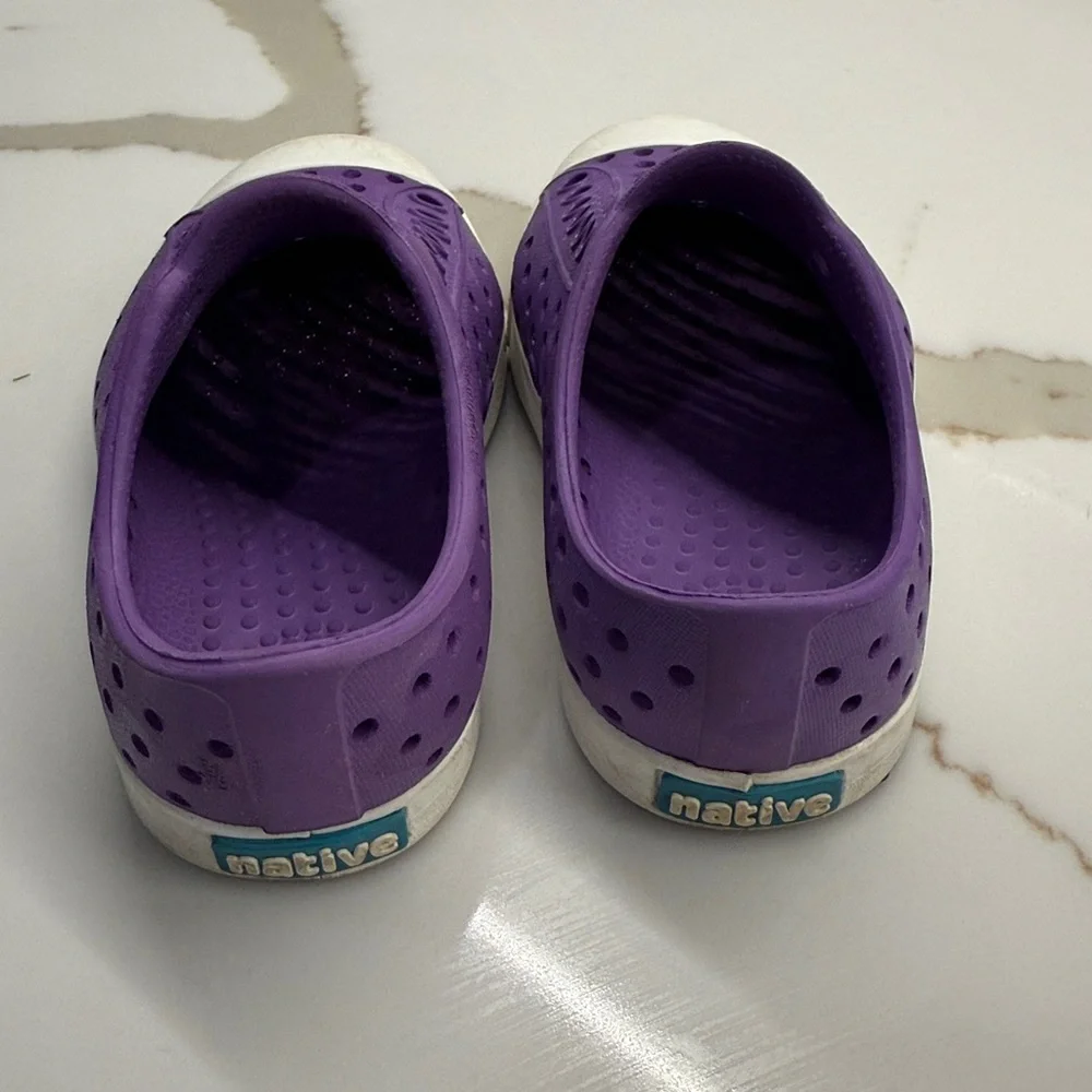 NATIVE Jefferson Purple Waterproof SlipOn Shoes Size C6